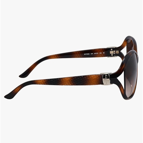 Salvatore Ferragamo Sunglasses
SF77OSA 214 Tortoise Brown
Gradient, new no box . - Picture 3 of 16